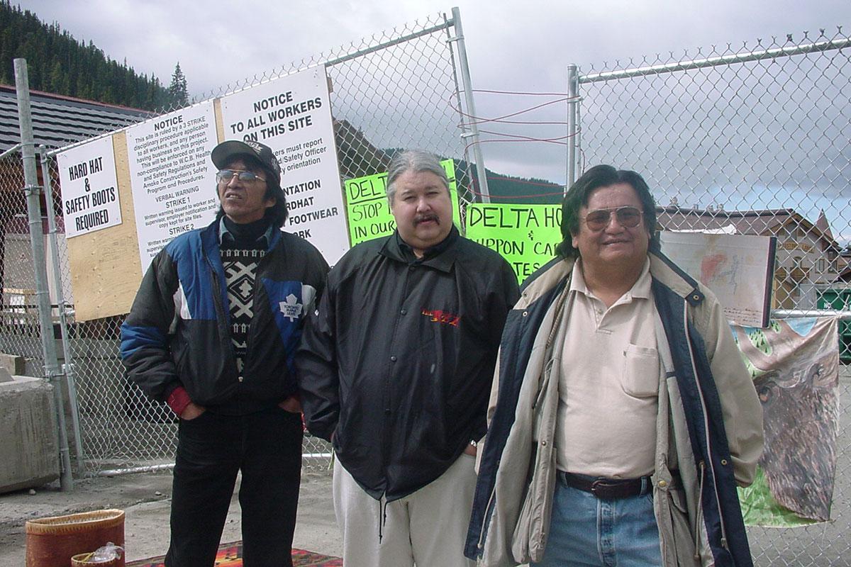 Russell Diabo (centre) with Arthur Manuel (right) at 2001 protest over expansion of Sun Peaks Resort in BC's interior.